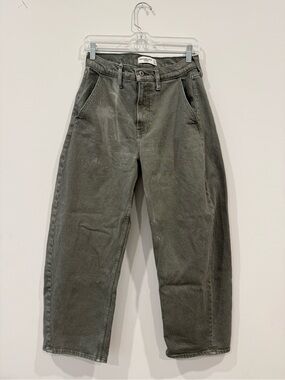 BRAND NEW Abercrombie High Rise Barrel Jeans